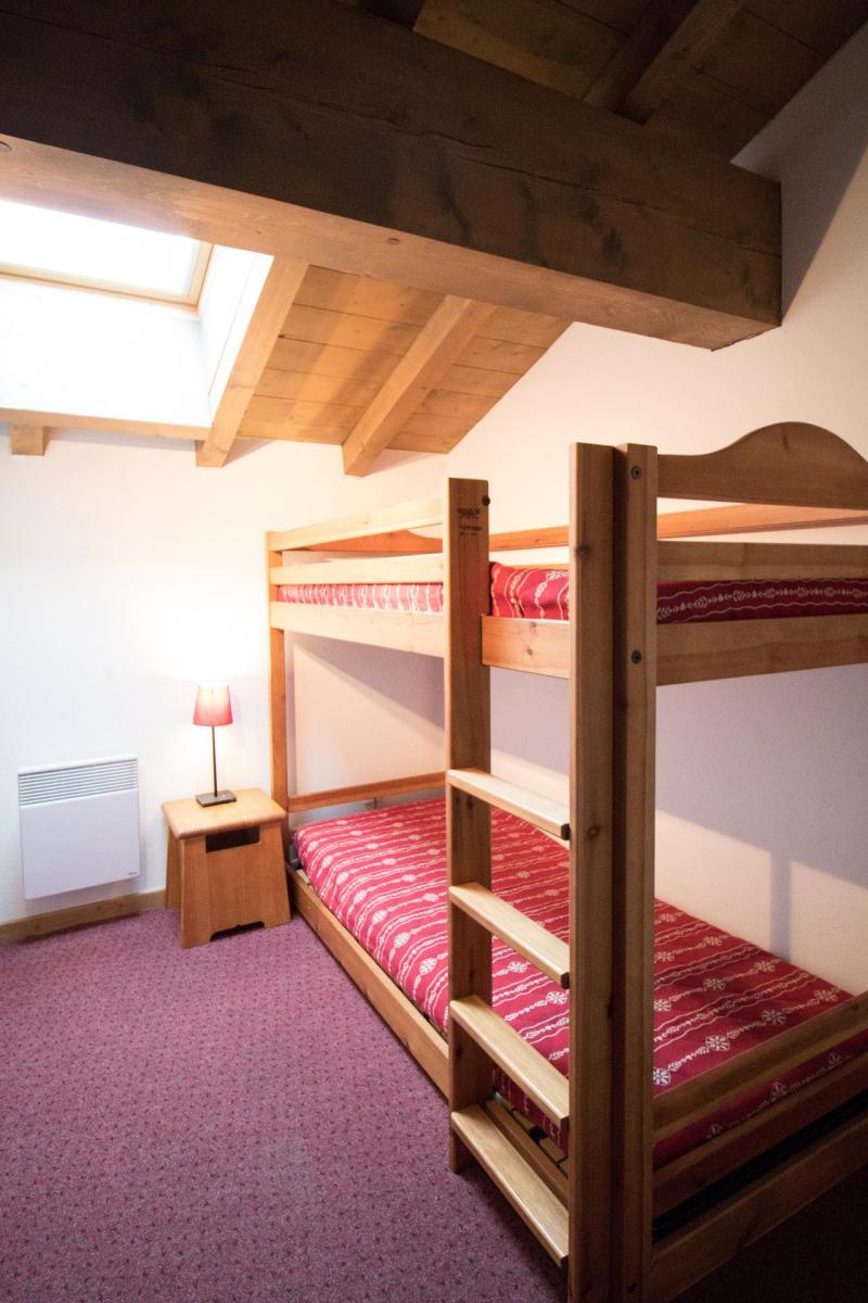 Rent in ski resort 4 room duplex apartment 10 people (A77) - Résidence le Bonheur des Pistes - Val Cenis - Bedroom
