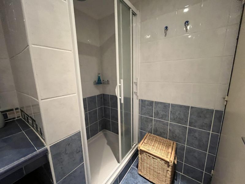 Rent in ski resort 3 room apartment sleeping corner 6 people (008) - Résidence le Dom Gabet - Val Cenis - Shower room