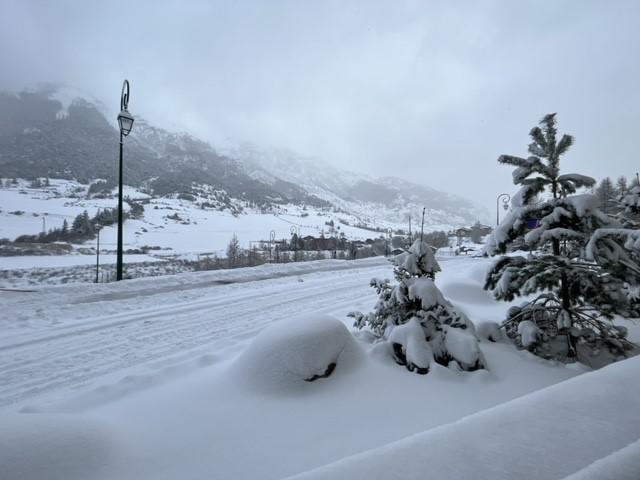 Vacances en montagne Appartement 3 pièces 6 personnes (C002) - Résidence les Alpages - Val Cenis - Extérieur hiver