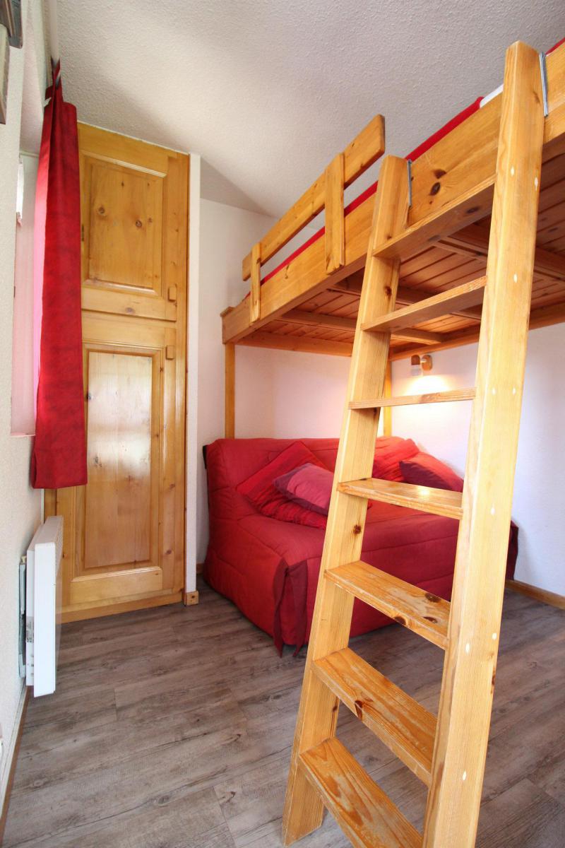 Rent in ski resort Studio cabin 4 people (A004) - Résidence Pied de Pistes - Val Cenis - Bedroom
