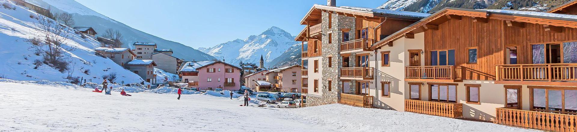 Location au ski Les Balcons de Val Cenis Village - Val Cenis - Extérieur hiver