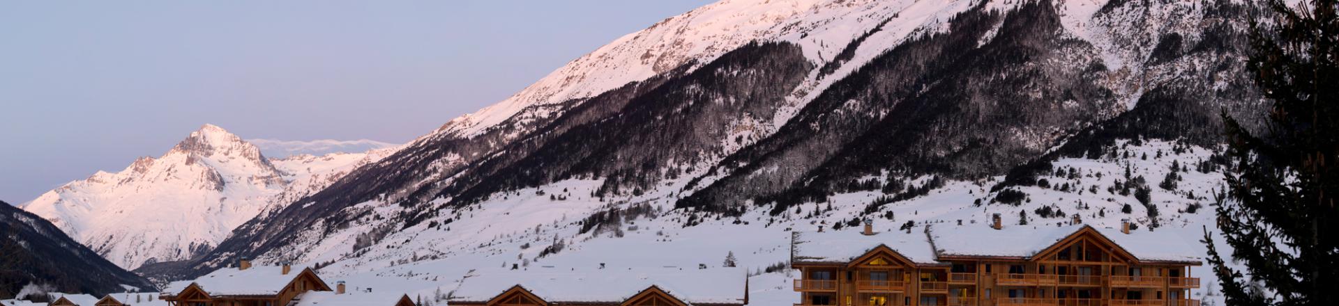 Location au ski Résidence les Chalets de Flambeau - Val Cenis - Extérieur hiver