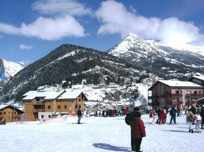 Аренда на лыжном курорте Les Balcons de la Vanoise - Val Cenis - зимой под открытым небом