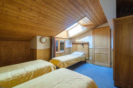 Rent in ski resort Les Balcons de Val Cenis le Haut - Val Cenis - Bedroom under mansard