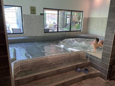 Location au ski Les Chalets De Flambeau - Val Cenis - Jacuzzi
