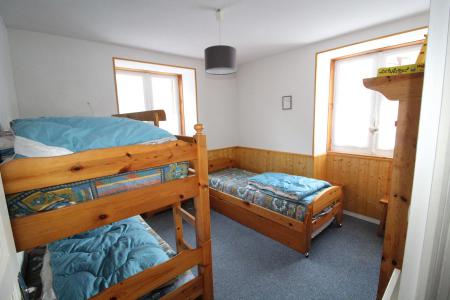 Rent in ski resort 3 room apartment 5 people (1) - Maison de Village Chuquet - Val Cenis - Bedroom