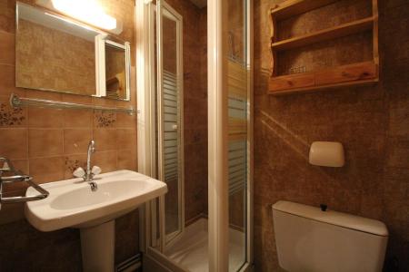 Rent in ski resort 2 room apartment 4 people (124) - Résidence Chevallier - Val Cenis - Shower