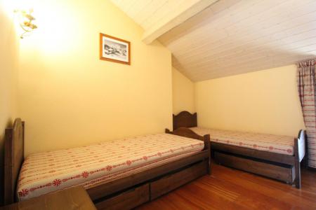 Rent in ski resort 4 room mezzanine apartment 10 people (002) - Résidence Jorcin Lanslebourg - Val Cenis - Bedroom