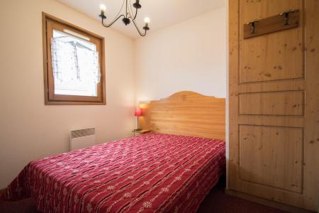 Rent in ski resort 3 room apartment 6 people (A72) - Résidence le Bonheur des Pistes - Val Cenis - Bedroom