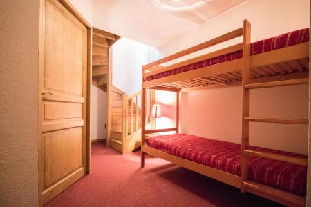 Rent in ski resort 3 room duplex apartment 8 people (B2) - Résidence le Bonheur des Pistes - Val Cenis - Bedroom