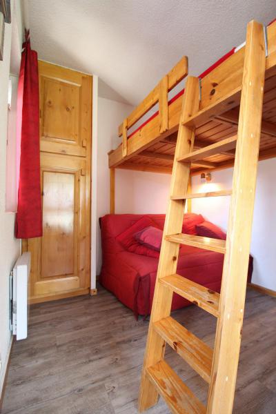 Rent in ski resort Studio cabin 4 people (A004) - Résidence Pied de Pistes - Val Cenis - Bedroom