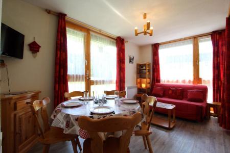 Rent in ski resort Studio cabin 4 people (A004) - Résidence Pied de Pistes - Val Cenis - Living room