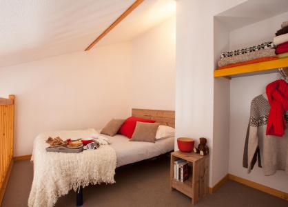 Rent in ski resort VVF Val Cenis Haute Maurienne - Val Cenis - Bedroom under mansard