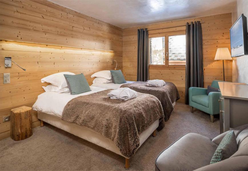 Rent in ski resort Chalet Acajuma - Val d'Isère - Bedroom