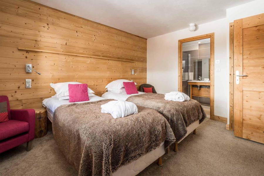 Rent in ski resort Chalet Acajuma - Val d'Isère - Bedroom
