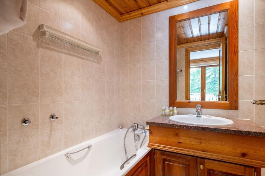Rent in ski resort Chalet Cascade - Val d'Isère - Bathroom