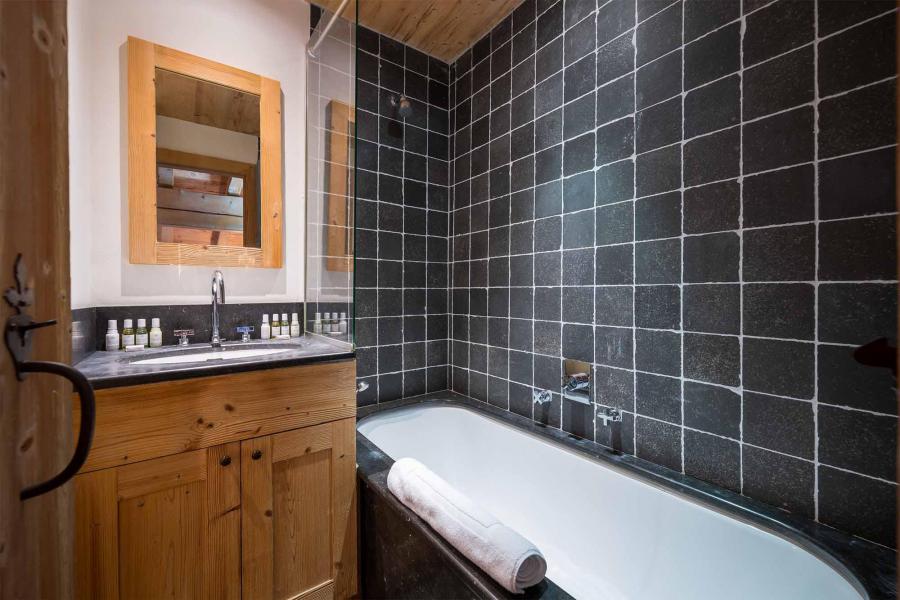 Rent in ski resort Chalet Davos - Val d'Isère - Bathroom