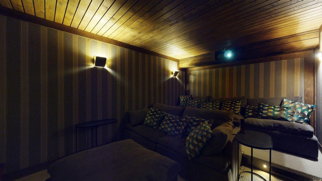 Rent in ski resort 6 room quadriplex chalet 14 people - Chalet Ottawa - Val d'Isère - Moovie room