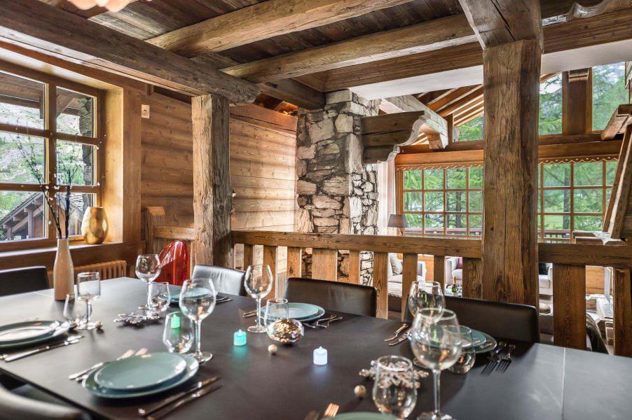 Rent in ski resort 6 room quadriplex chalet 10 people - Chalet Petit Yéti - Val d'Isère - Dining area