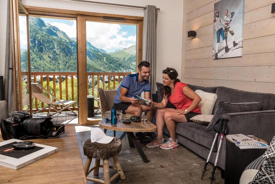 Rent in ski resort Chalet Skadi - Val d'Isère - Living room