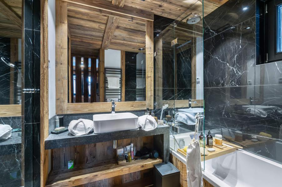 Rent in ski resort 6 room quadriplex chalet 10 people - Chalet Snowy Breeze - Val d'Isère - Bathroom