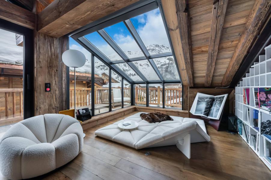 Rent in ski resort 6 room quadriplex chalet 10 people - Chalet Snowy Breeze - Val d'Isère - Living room