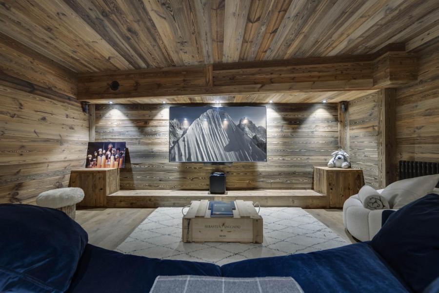 Rent in ski resort 6 room quadriplex chalet 10 people - Chalet Snowy Breeze - Val d'Isère - Living room