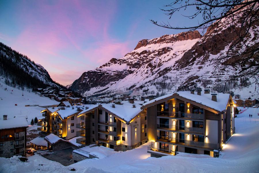 Аренда на лыжном курорте Chalets Izia - Val d'Isère - зимой под открытым небом