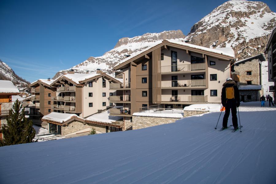 Аренда на лыжном курорте Chalets Izia - Val d'Isère - зимой под открытым небом