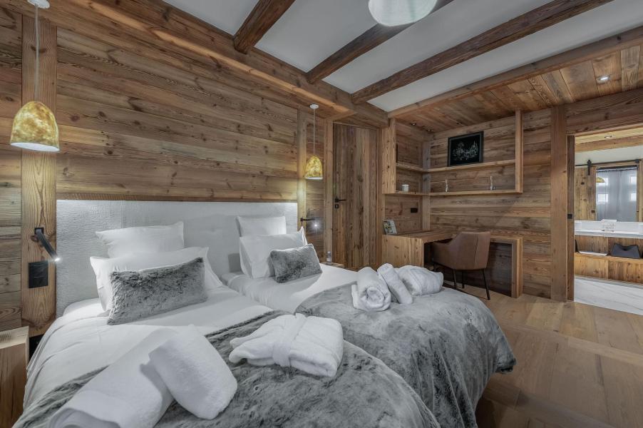 Rent in ski resort 6 room apartment 10 people (1) - Résidence la Face - Val d'Isère - Bedroom under mansard