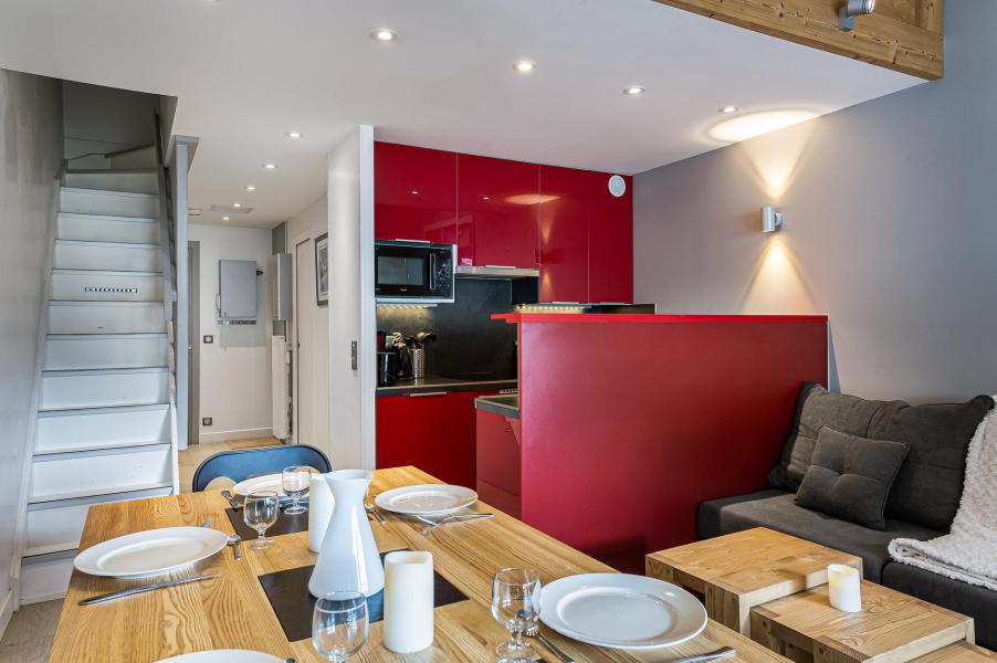 Location au ski Appartement 4 pièces mezzanine 8 personnes (209) - Résidence Pierre et Vacances Centre - Val d'Isère - Table