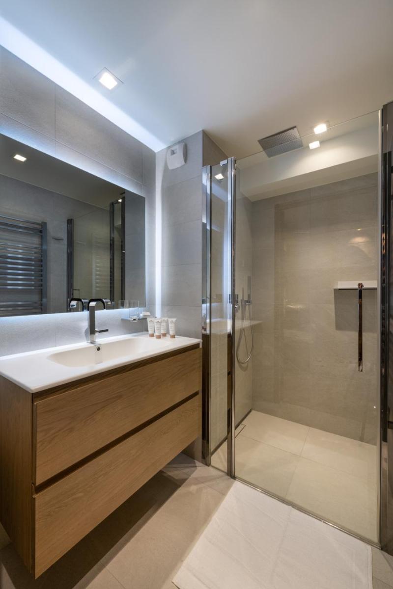 Rent in ski resort  (A12) - Vail Lodge - Val d'Isère - Shower room