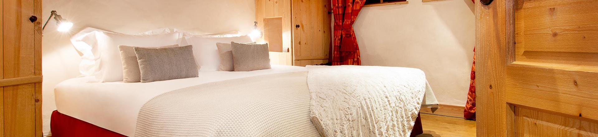 Rent in ski resort Chalet Arosa - Val d'Isère - Bedroom