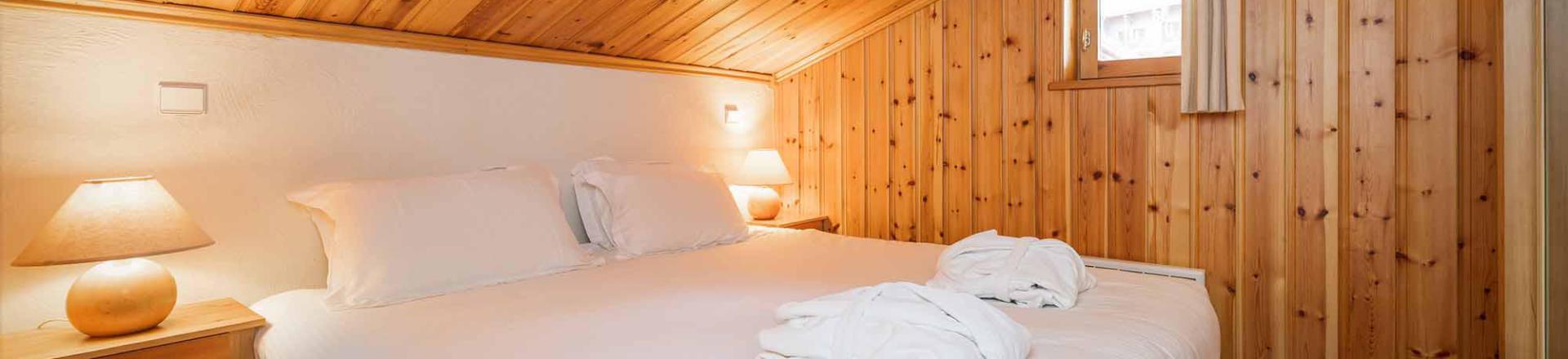 Rent in ski resort Chalet Charvet - Val d'Isère - Bedroom