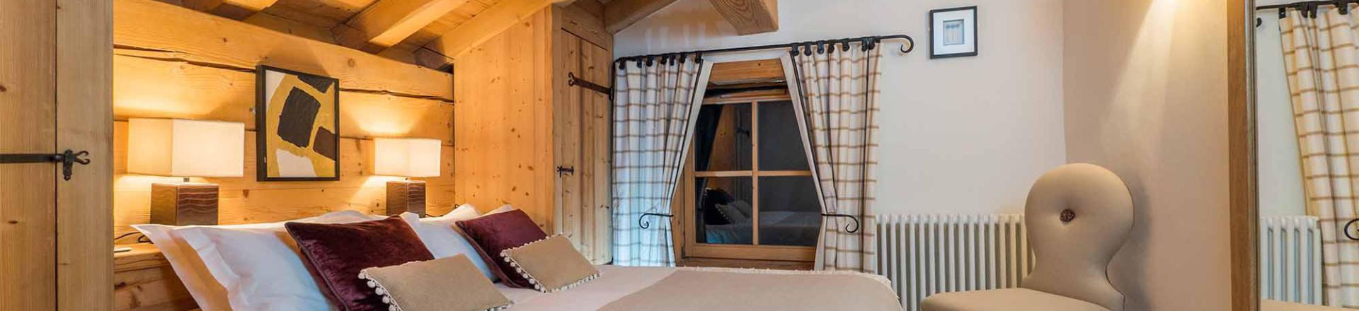 Rent in ski resort Chalet Davos - Val d'Isère - Bedroom under mansard