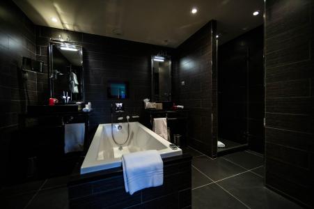 Rent in ski resort Avenue Lodge Hôtel - Val d'Isère - Bathroom