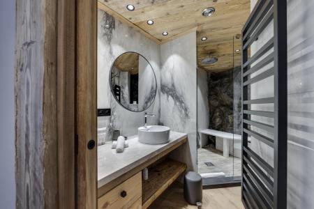 Rent in ski resort 6 room triplex chalet 13 people - Cahokia - Val d'Isère - Shower room