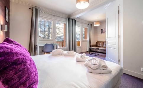 Rent in ski resort Chalet Appaloosa - Val d'Isère - Bedroom