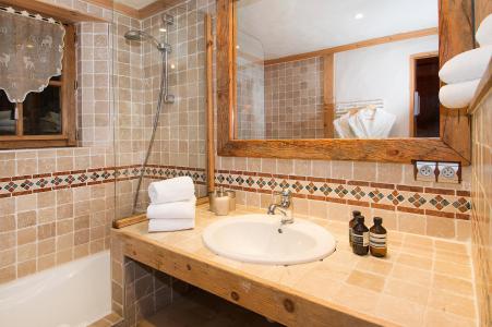 Rent in ski resort Chalet Arosa - Val d'Isère - Shower room