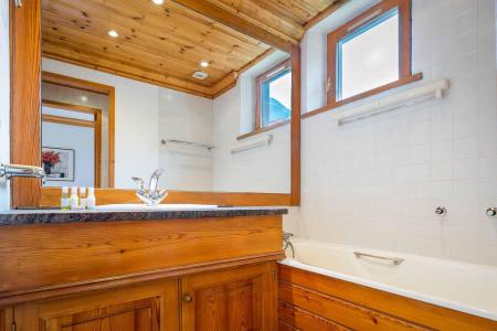 Rent in ski resort Chalet Charvet - Val d'Isère - Bathroom