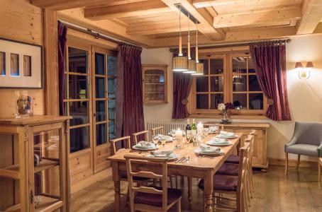 Rent in ski resort Chalet Davos - Val d'Isère - Table