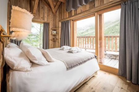 Rent in ski resort Chalet Inuit - Val d'Isère - Bedroom