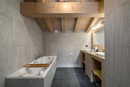Rent in ski resort 6 room duplex chalet 11 people - Chalet Saint Joseph - Val d'Isère - Bathroom