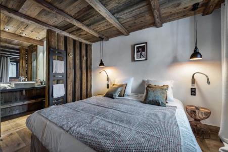Rent in ski resort 6 room quadriplex chalet 10 people - Chalet Snowy Breeze - Val d'Isère - Bedroom