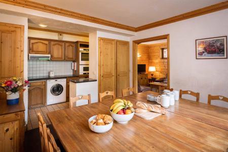 Rent in ski resort Chalet Vallon - Val d'Isère - Open-plan kitchen