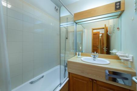 Rent in ski resort 3 room mezzanine apartment 7 people (23) - Résidence Calabourdane - Val d'Isère - Bathroom