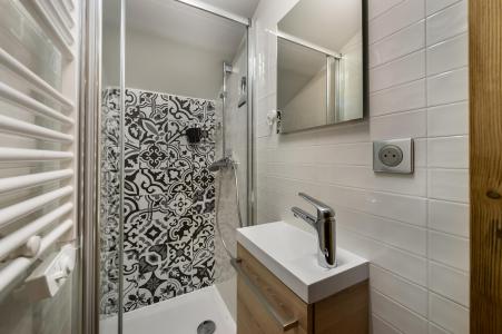 Rent in ski resort 2 room duplex apartment 4 people (304) - Résidence Chantelouve - Val d'Isère - Shower
