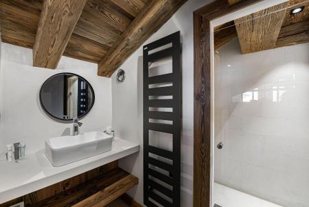 Rent in ski resort 7 room triplex chalet 14 people (ANGELUS) - Résidence la Tapia - Val d'Isère - Shower room