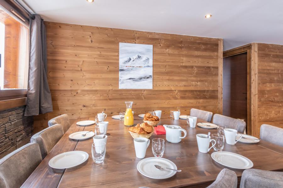 Rent in ski resort 6 room duplex apartment 10 people - Chalet Altitude - Val Thorens - Table