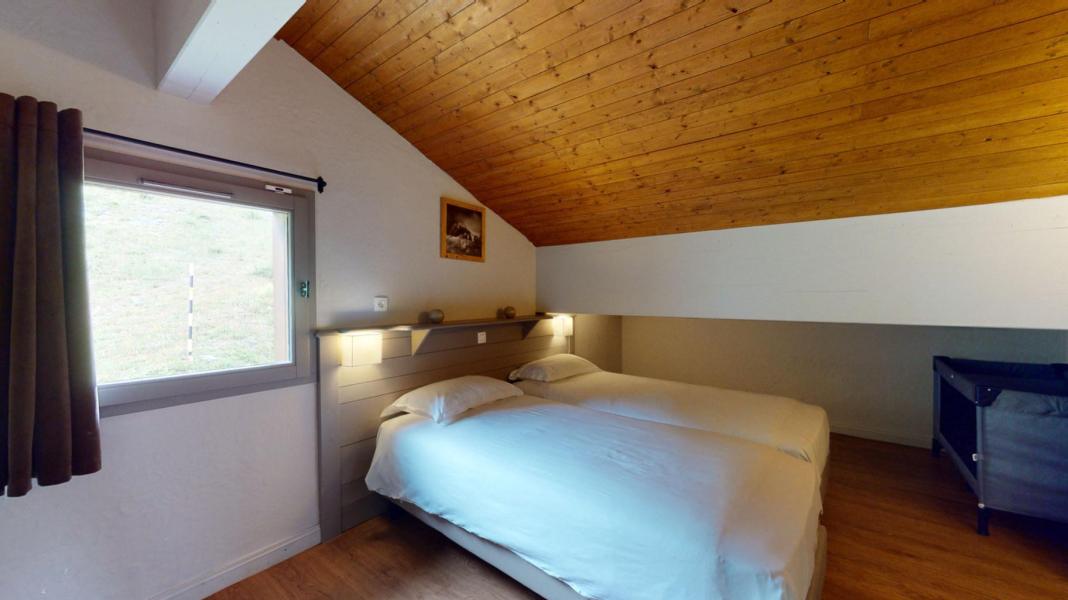 Rent in ski resort Chalet Chamois - Val Thorens - Bedroom